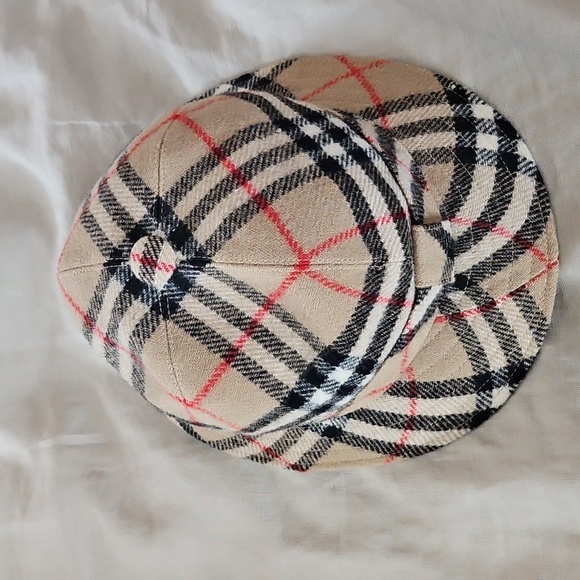 Burberry's Wool Hat - Picture 1 of 4